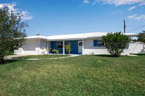 Madeira Beach Family & Pet Friendly Luxury Getaway in Seminole, USA