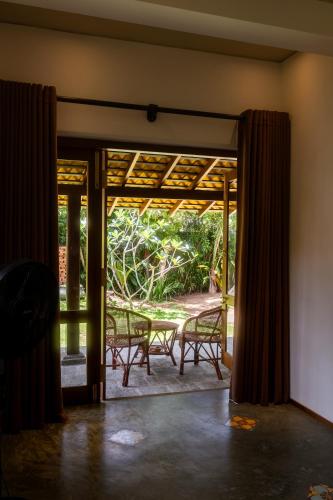 Dunes Unawatuna Hotel in Unawatuna