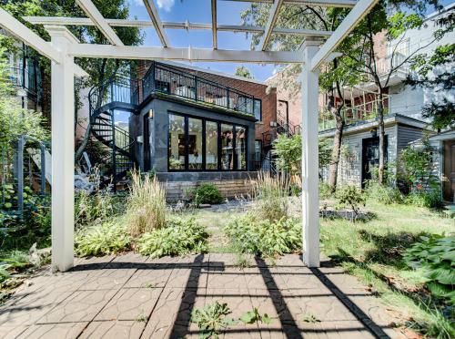 Amazing 4-Bedrooms in Homa Montreal 20