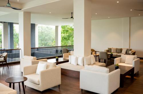 Facilities, Waters Edge Hotel in Wellampitiya