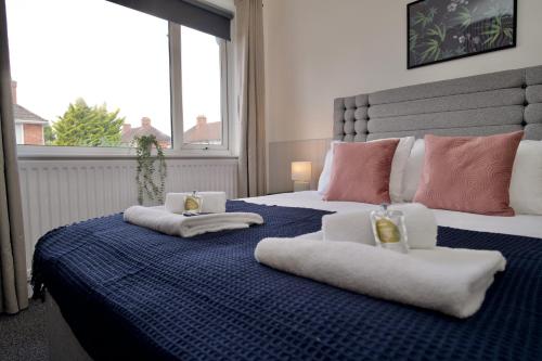 Beech Palace - Stylish 3Bed Home with Private Garden, Free Parking & Netflix, Coventry (foto 3)