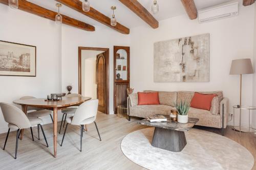 Piazza di Spagna 2 Bedrooms and 5 Juliet Balcony, Roma