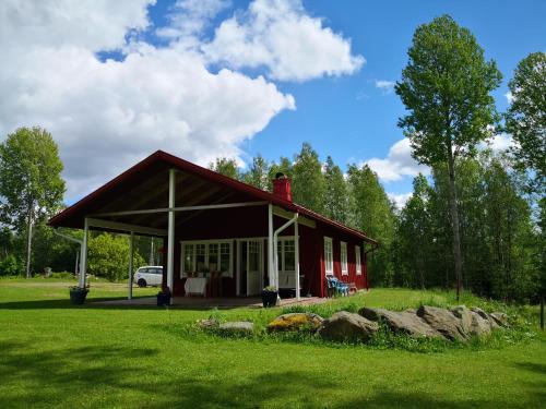 Nybyggd stuga i naturskönt läge