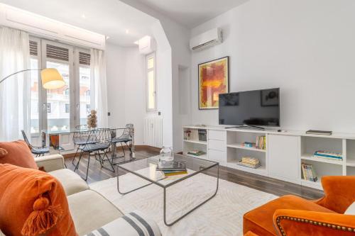 Stylish 2-Bed Apartment on Gran Vía Madrid, Madrid