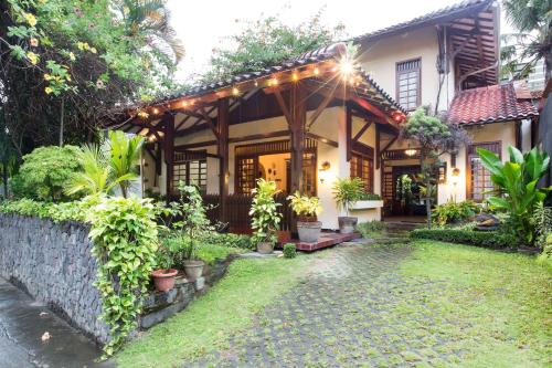 Wejście, Duta Garden Hotel near Yogyakarta Bird Market