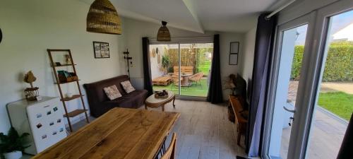 Ty Grain de Sel : logement privatif avec piscine, jardin et patio in Chauve