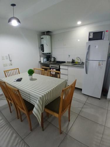 . Apartamento LH Cómodo y moderno Cerca del aeropuerto Ezeiza ex fader
