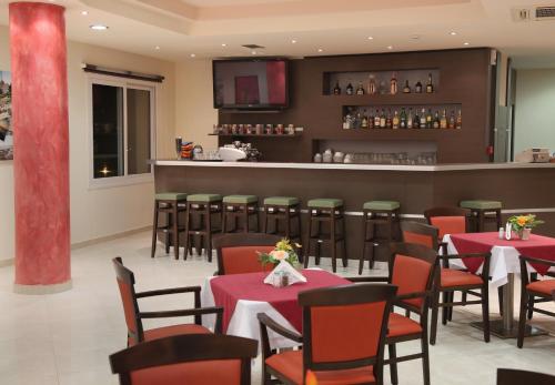 Bar/lounge, Hotel Sea Breeze in Sitia