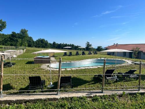 Úszómedence, Bubble Inn Eco Village in Montecopiolo