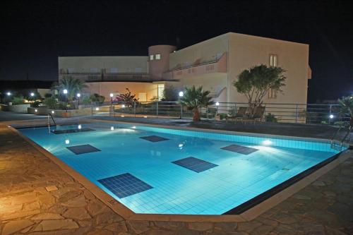 Swimming pool, Hotel Sea Breeze in Sitia