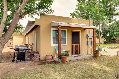 . 4 Mi to Rio Grande Bosque Farms Home with Patio!