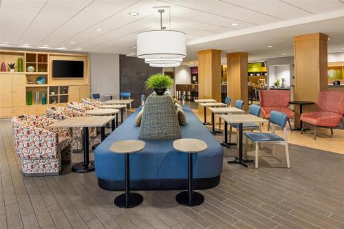 Home2 Suites by Hilton Minneapolis / Roseville, MN