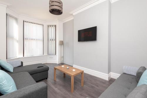 3-Bed Coastal Retreat in ครอสบี