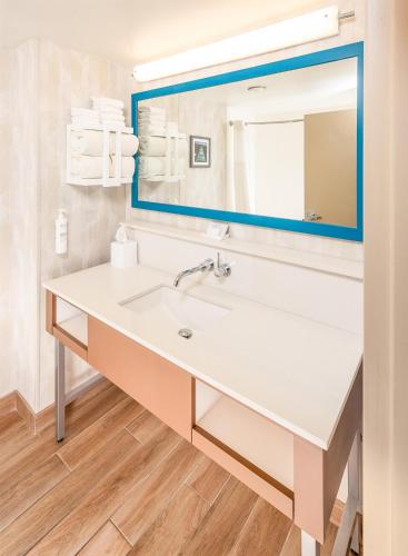 Hampton Inn & Suites by Hilton St. Augustine-Vilano Beach Room Type - King Room with Ocean View