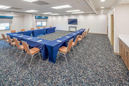 Hampton Inn & Suites St. Augustine-Vilano Beach - image 2