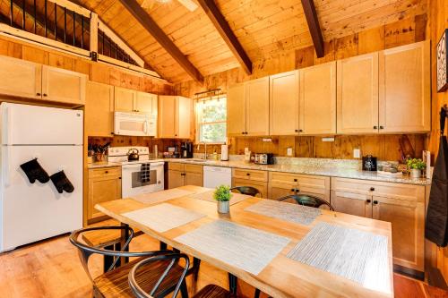 2 Mi to Conway: Cozy Cabin w/ Grill & Yard! in Konveja (NH)