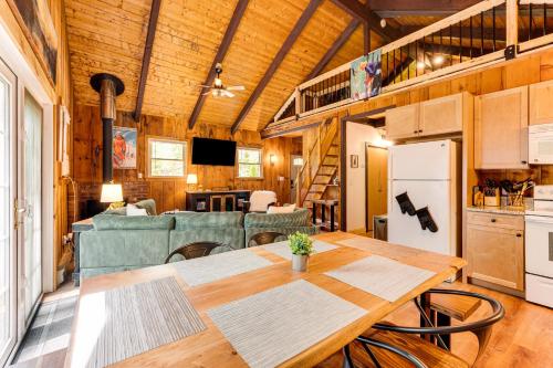 2 Mi to Conway: Cozy Cabin w/ Grill & Yard! in Konveja (NH)