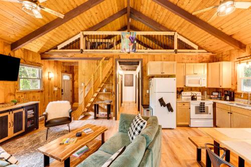 2 Mi to Conway: Cozy Cabin w/ Grill & Yard! in Konveja (NH)