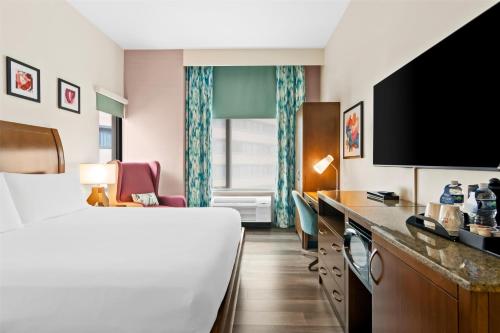 King Room room in Hilton Garden Inn  Chicago Downtown Riverwalk