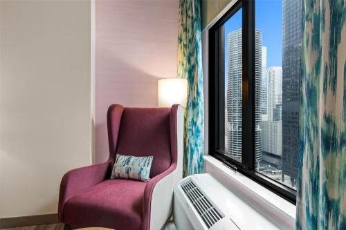 King Room with Partial River View image 3