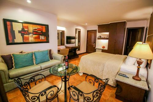 Shared lounge/TV area, Macjims Rest House in Baliuag