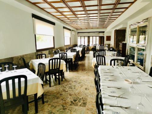 Hostal Restaurante MarRojo Sanabria in Cobreros