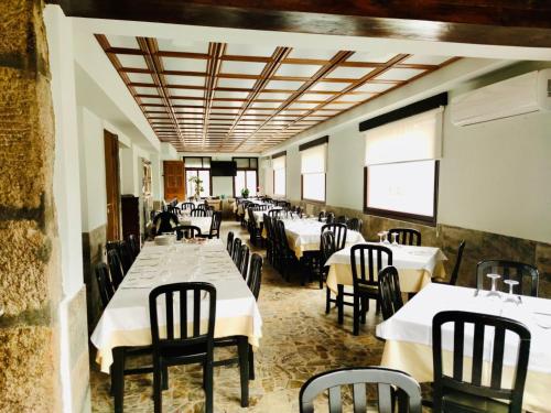 Hostal Restaurante MarRojo Sanabria in Cobreros