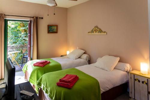 Twin Room with Balcony and Street View