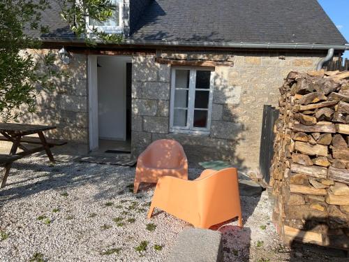 Charmante maisonnette proximité cité médiévale et bords de Rance (Charmante maisonnette proximite cite medievale et bords de Rance) in Lehon (Brittany)