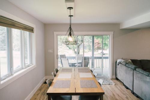 Létesítmények, Sandbanks Cottage on Sheba's Island - 5 min drive, pet friendly in West Lake (ON)