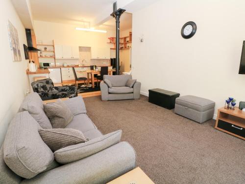 Litton Mill Apartment - image 4