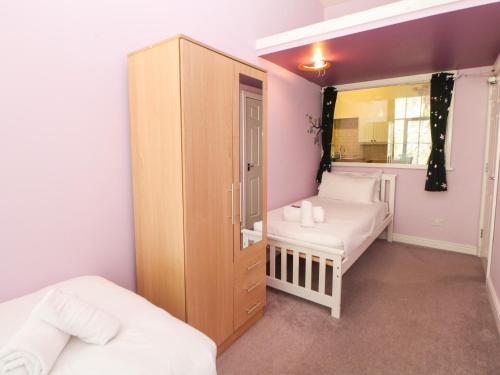 Litton Mill Apartment - image 12