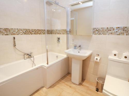 Litton Mill Apartment - image 3