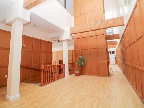 Litton Mill Apartment - image 9