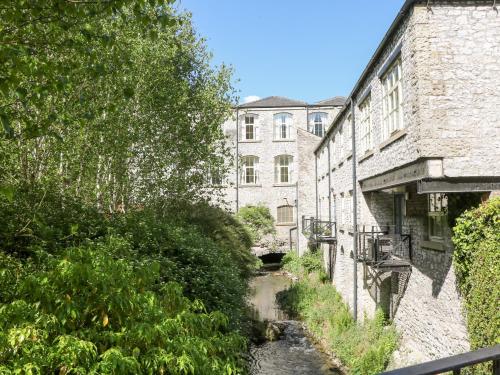 Litton Mill Apartment - image 5
