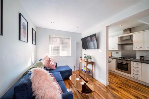 Charming & Central House with Garden and Free Parking, Беверли