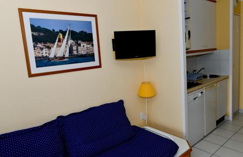 Cap Esterel Garden Flat - Tap to explore photos
