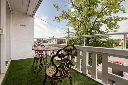 Facilities, Chic 3 BR Home with Balcony & Free Parking in Leeds Suburbs