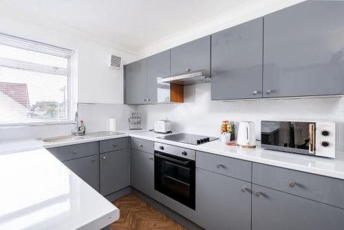 Chic 3 BR Home with Balcony & Free Parking, Leeds (foto 8)
