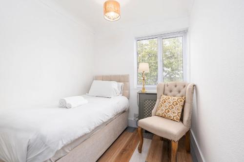 Chic 3 BR Home with Balcony & Free Parking, Leeds (foto 7)