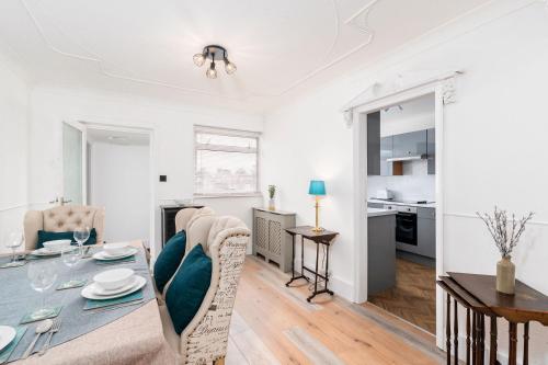 Facilities, Chic 3 BR Home with Balcony & Free Parking in Leeds Suburbs
