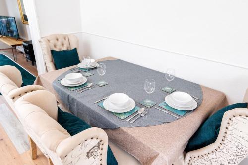 Facilities, Chic 3 BR Home with Balcony & Free Parking in Leeds Suburbs