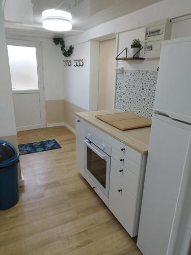 кухня, Disney grand F2 dans maison terrasse privée (Disney grand F2 dans maison terrasse privee) in Crecy-la-Chapelle