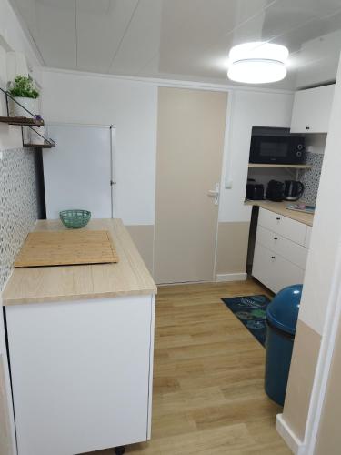 кухня, Disney grand F2 dans maison terrasse privée (Disney grand F2 dans maison terrasse privee) in Crecy-la-Chapelle