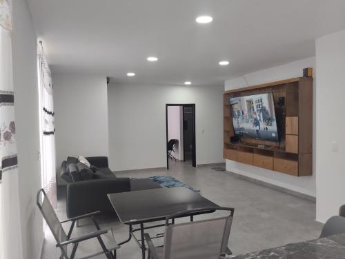 Koplietošanas atpūtas telpa ar TV, Casa sola in San Pedro Apatlaco