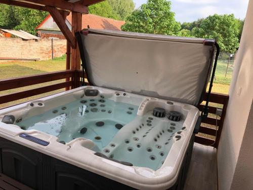 Hot tub, Mini Zoo Rezidencia in Ujudvar