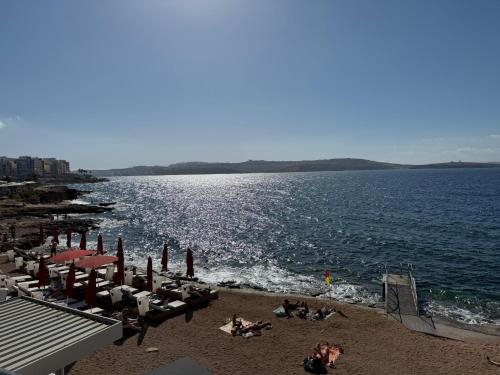 Camelia - 3 Bedroom Apt with terrace and Seaviews - Bugibba Promanade, St Paul's Bay