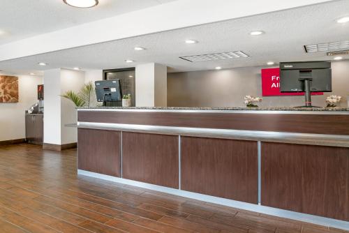 Lobby, Red Roof Inn Detroit–Rochester Hills/Auburn Hills in Rochester Hills