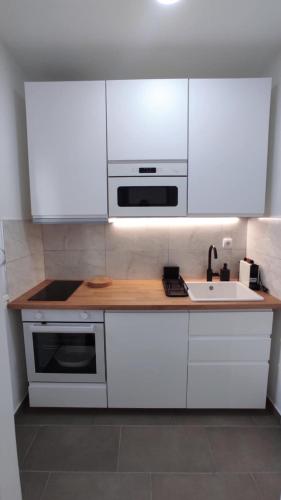 Létesítmények, The Miracle Apartment in Podbara