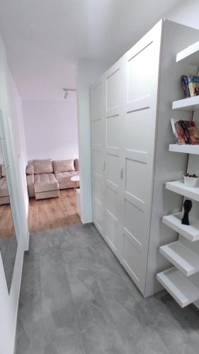 One-Bedroom Apartment image 9